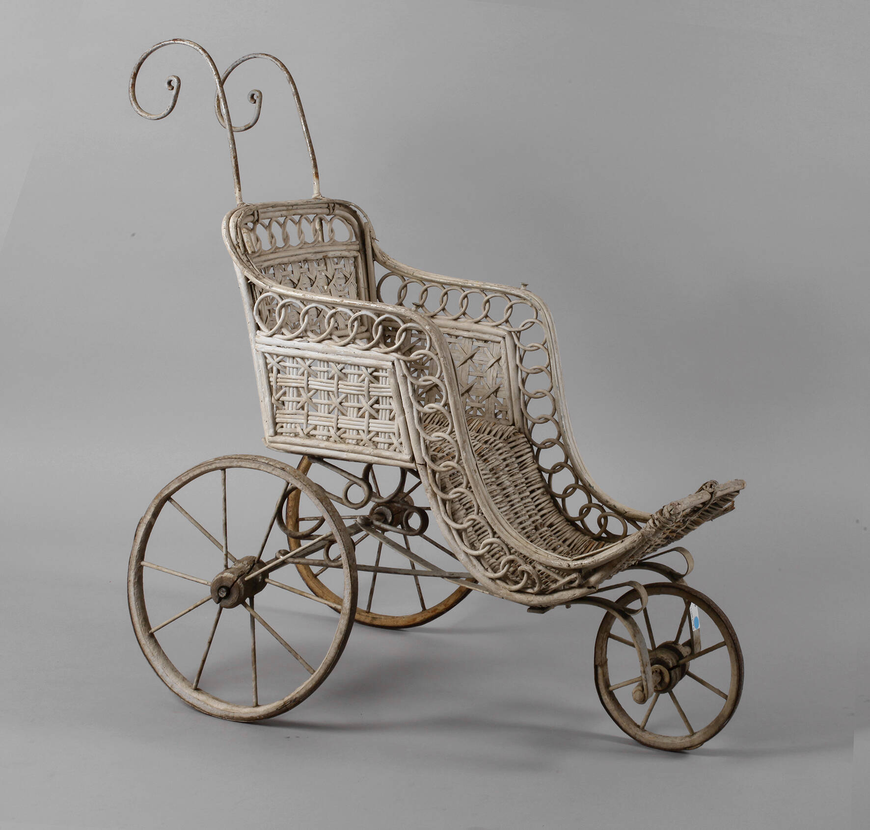 Dreirädriger Puppenwagen