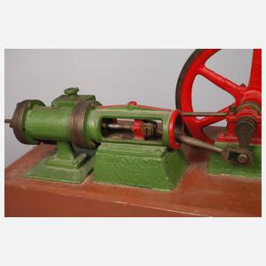 Große liegende Dampfmaschine