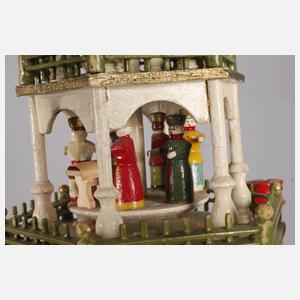 Kleine Weihnachtspyramide mit Besatz