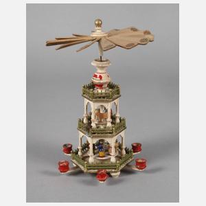 Kleine Weihnachtspyramide mit Besatz