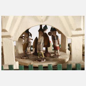 Weihnachtspyramide mit Besatz