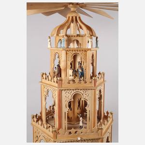 Große Weihnachtspyramide mit Besatz