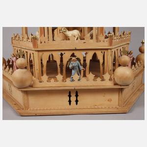 Große Weihnachtspyramide mit Besatz