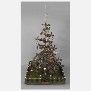 Christbaum mit Glasbehang und Paradiesgarten