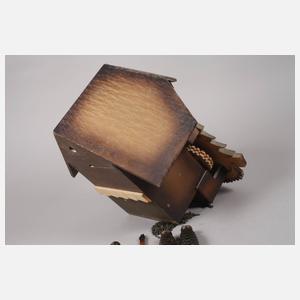 Kuckucksuhr mit Automat und Spielwerk