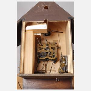 Kuckucksuhr mit Automat und Spielwerk