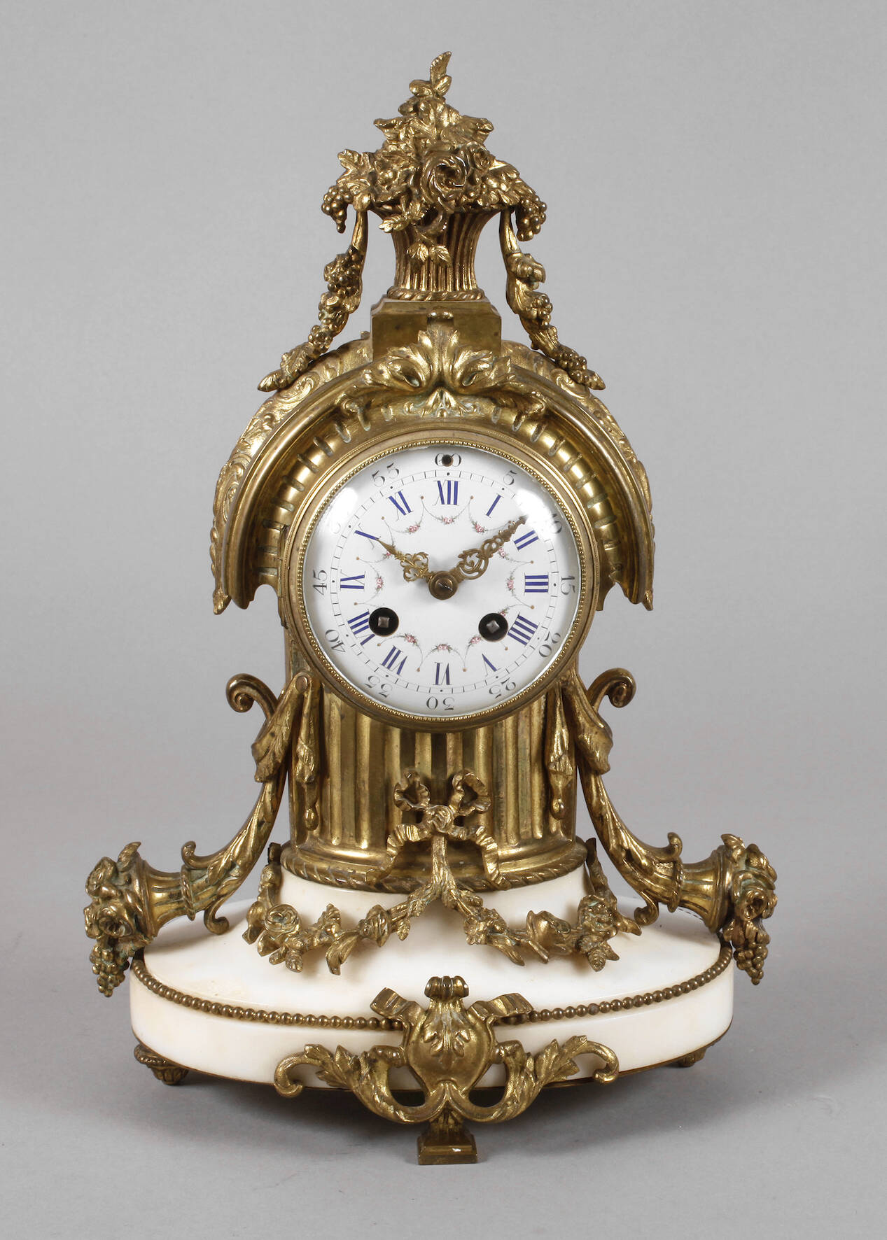 Klassizistische Kaminuhr