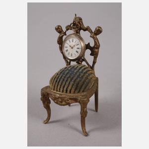 Drei Taschenuhren mit Ständer