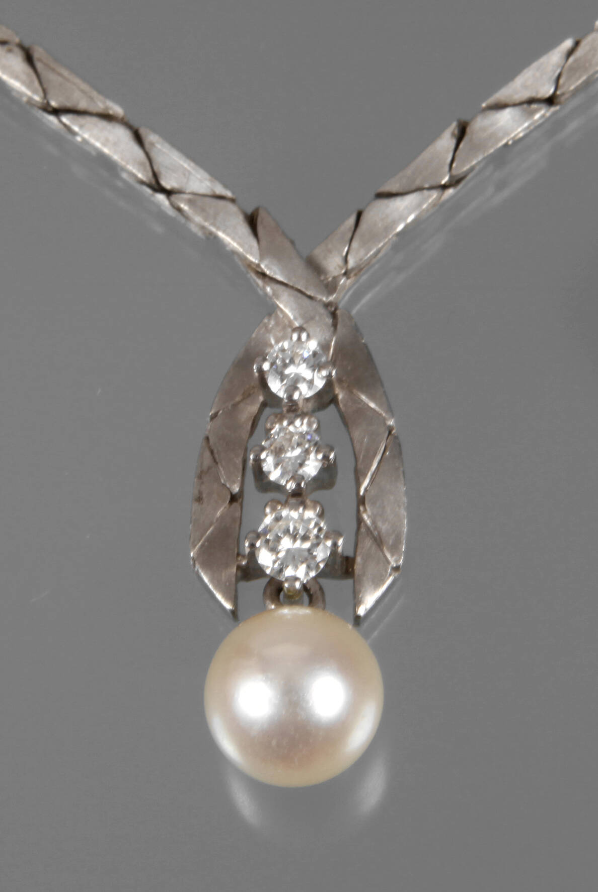 Collier mit Brillanten und Perle