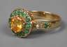 Feiner Damenring mit gelbem Saphir und Smaragden