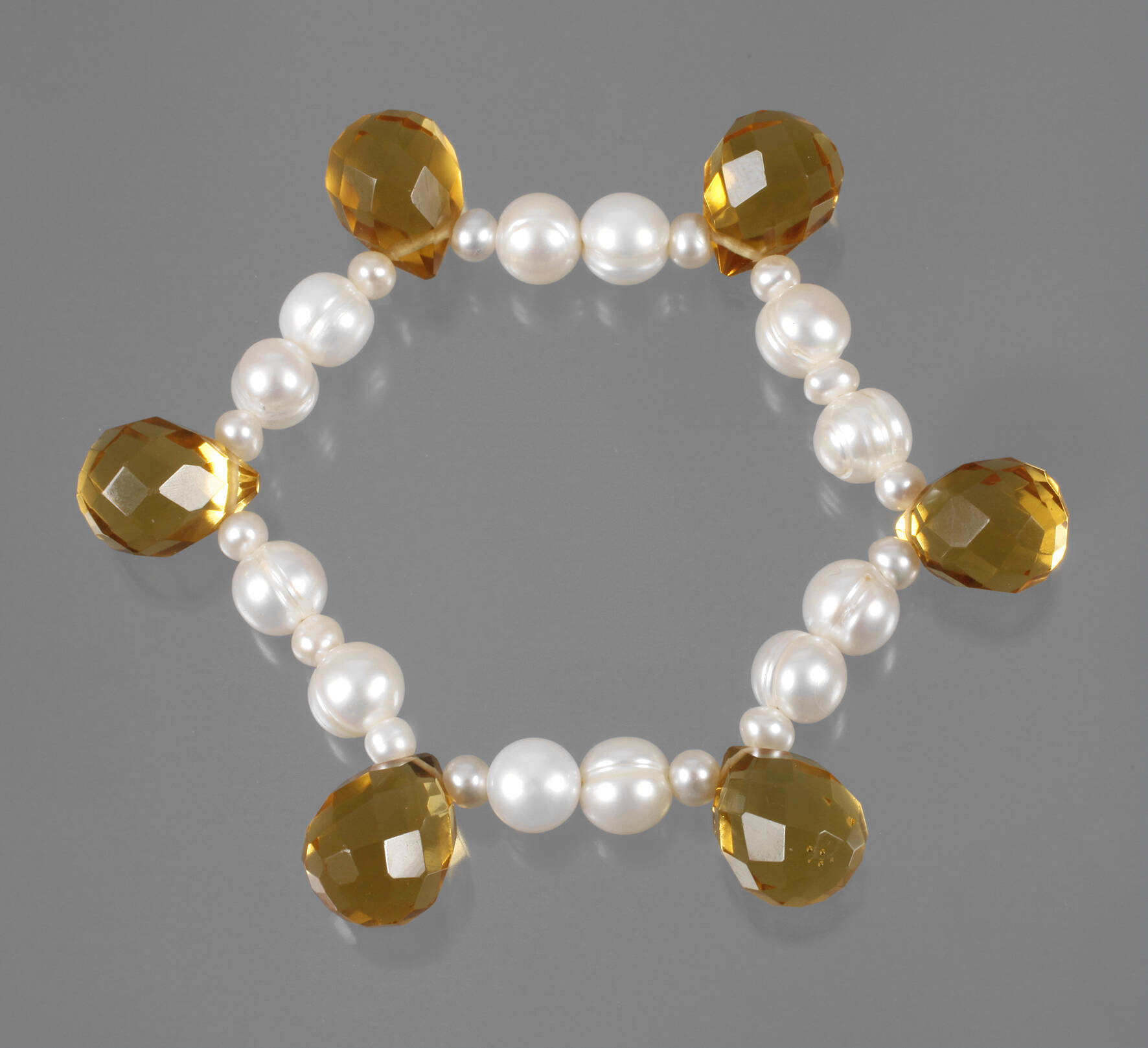 Armband mit Perlen und Citrinen