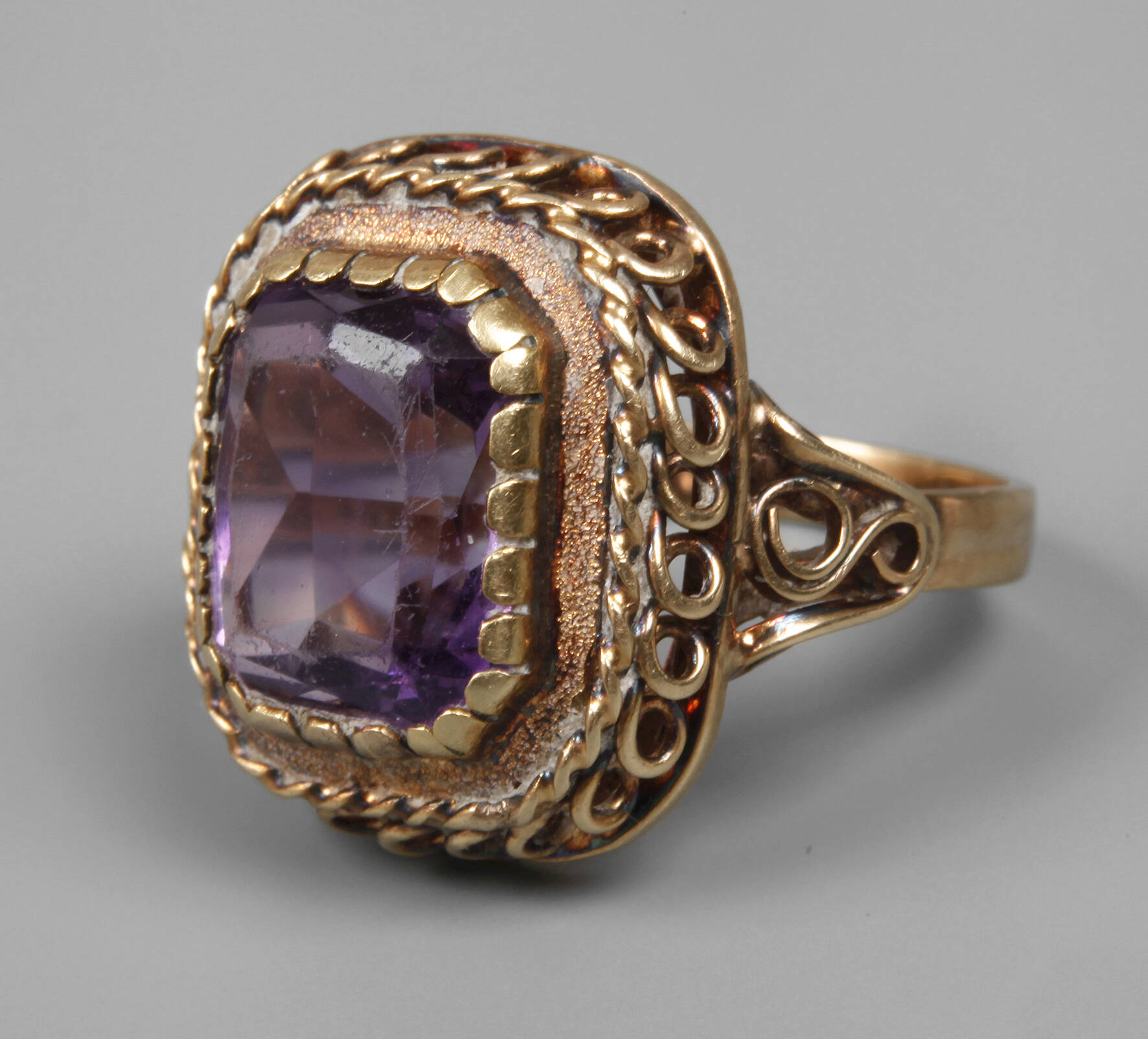 Damenring mit Amethyst