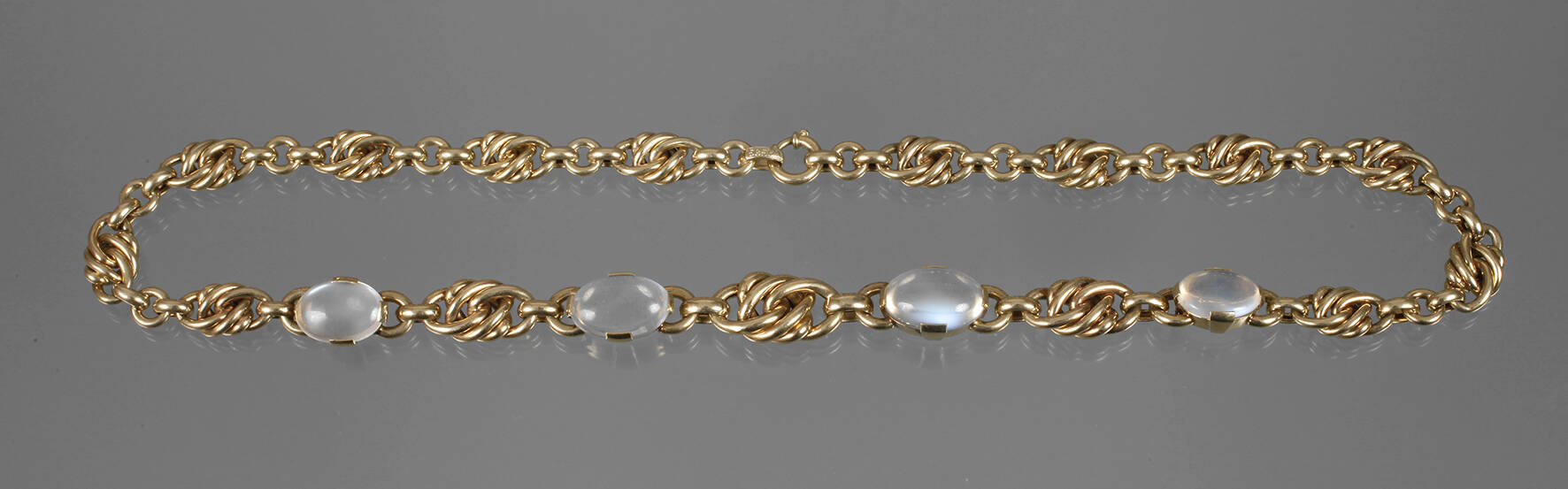 Collier mit Mondsteinen