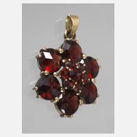 Anhänger mit Granaten111