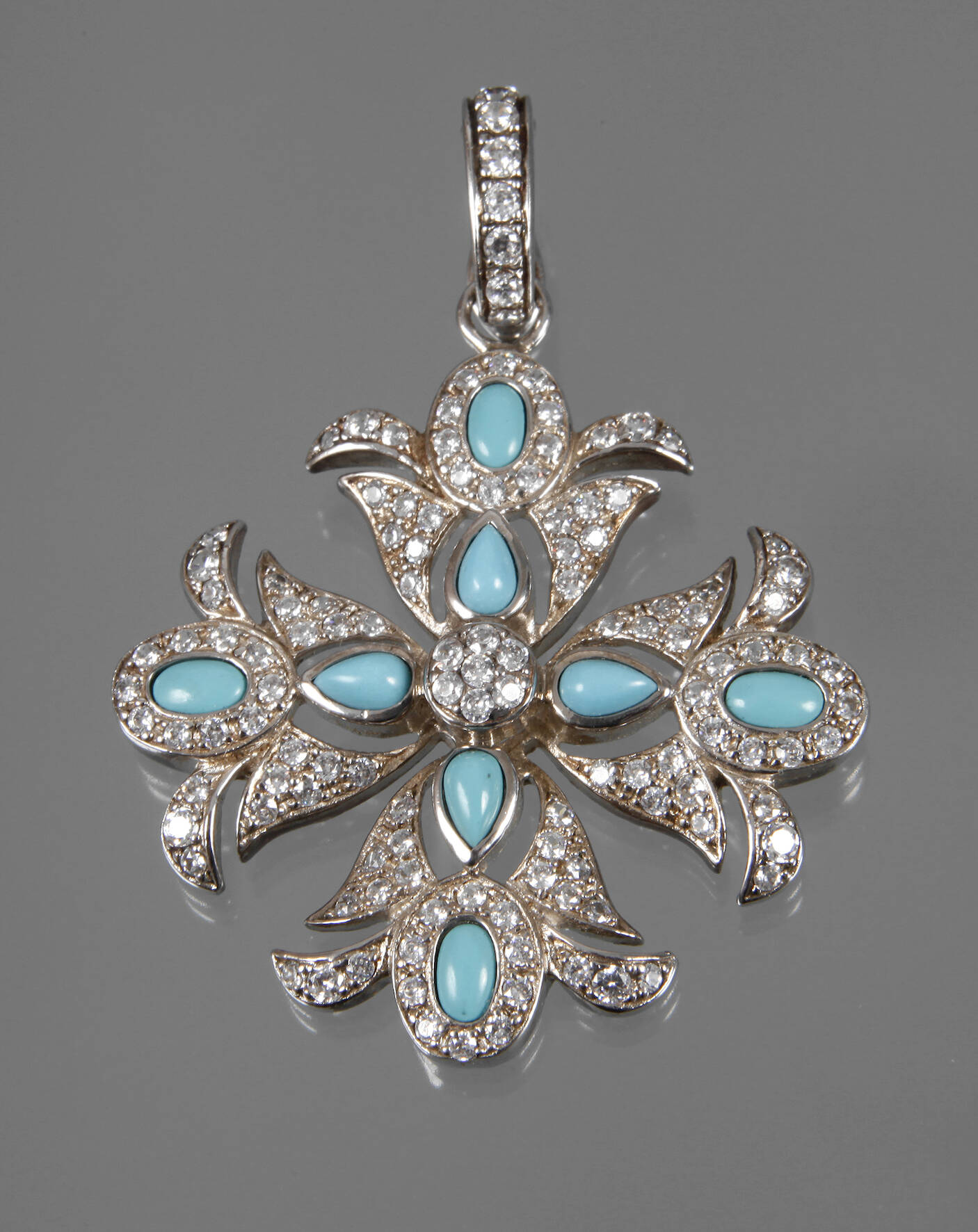 Anhänger mit Steinbesatz