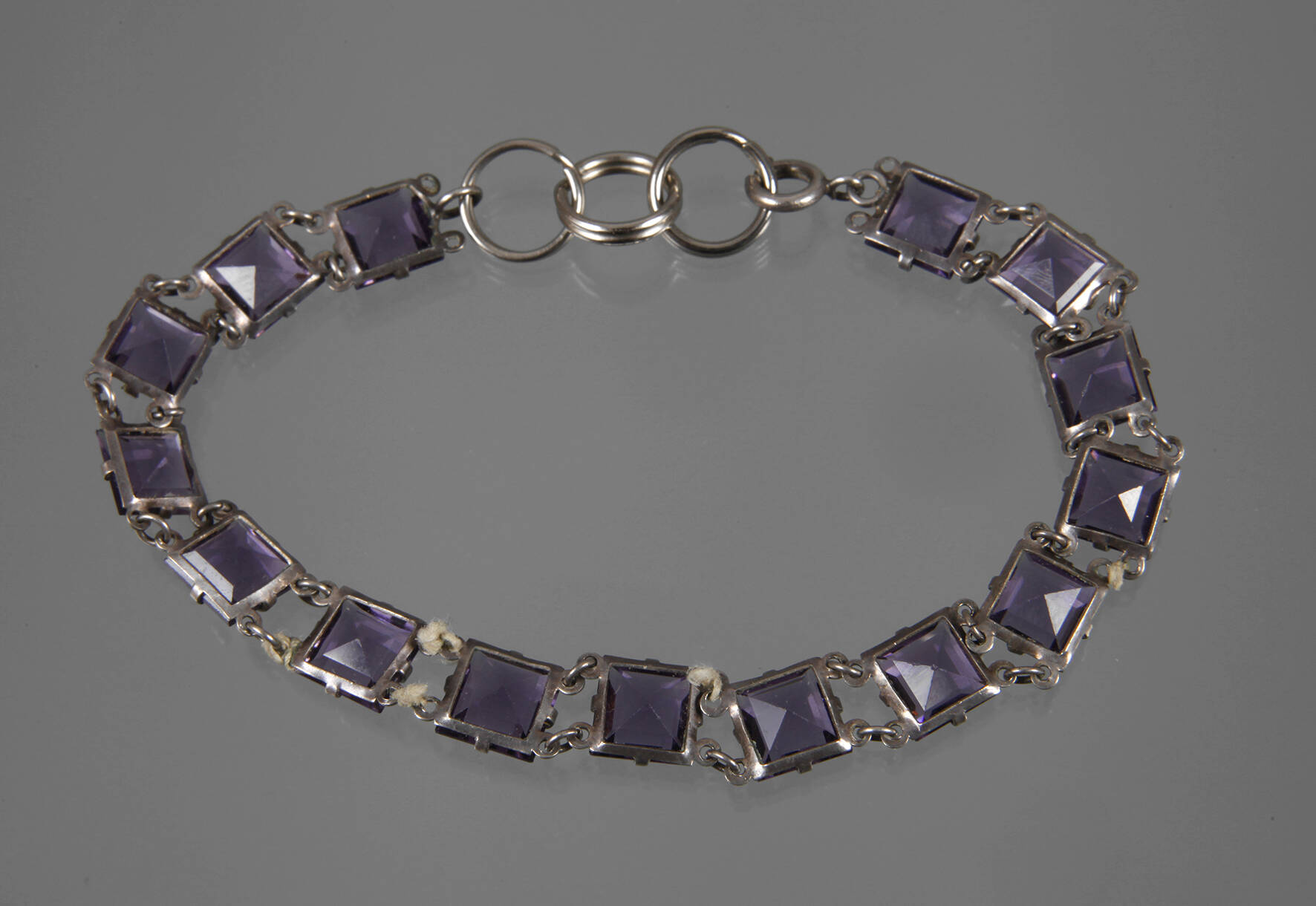 Armband mit Amethysten