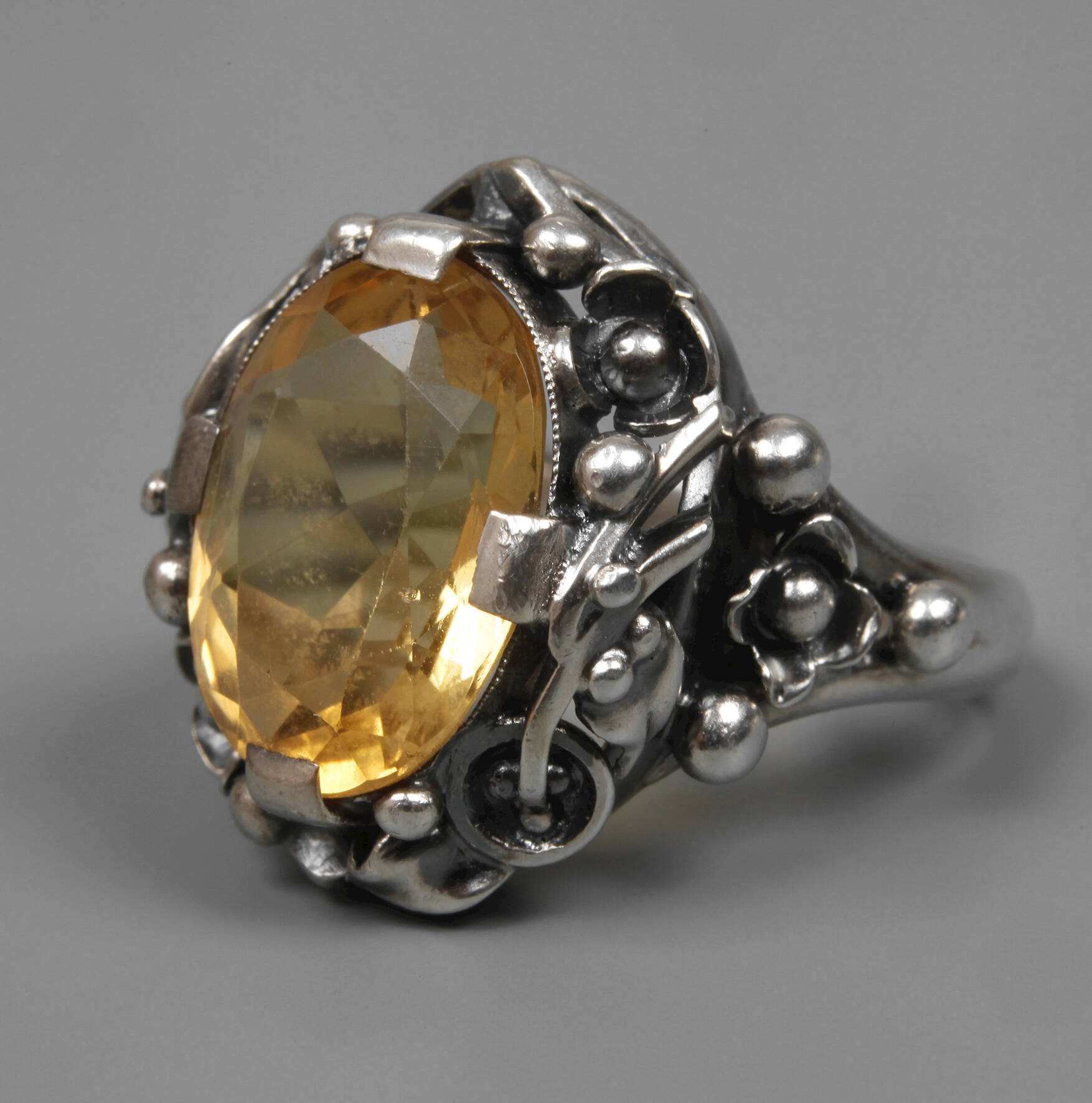 Damenring mit Citrin