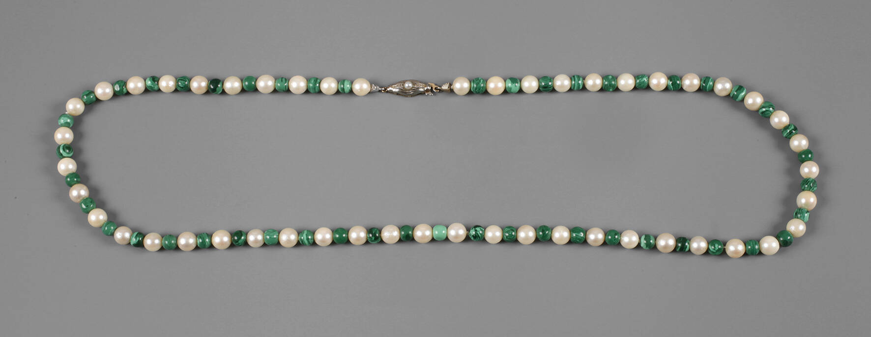 Kette mit Malachit und Perlen