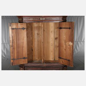 Großer Bauernschrank