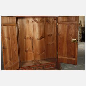 Spätbarocker Bauernschrank