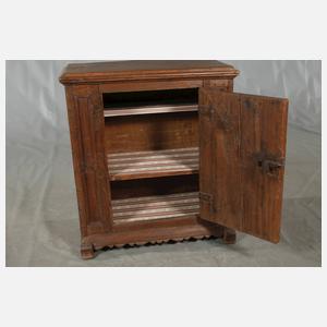 Kleiner barocker Halbschrank