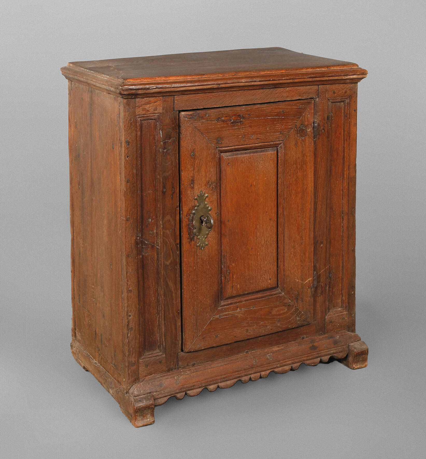 Kleiner barocker Halbschrank