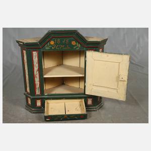 Bäuerlicher Eckschrank