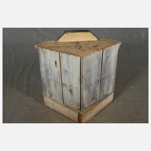 Bäuerlicher Eckschrank