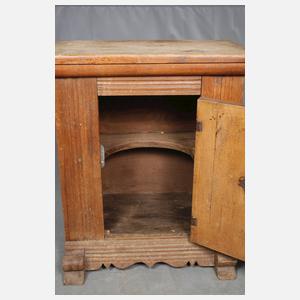 Kleiner Halbschrank Barock