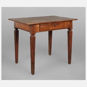 Kleiner klassizistischer Schreibtisch