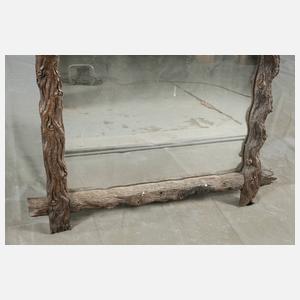 Großer geschnitzter Wandspiegel