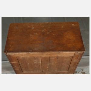 Kommode im "Shaker-Stil"