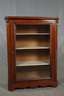 Kleiner Vitrinenschrank