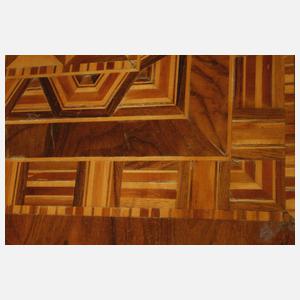 Intarsierter Spieltisch