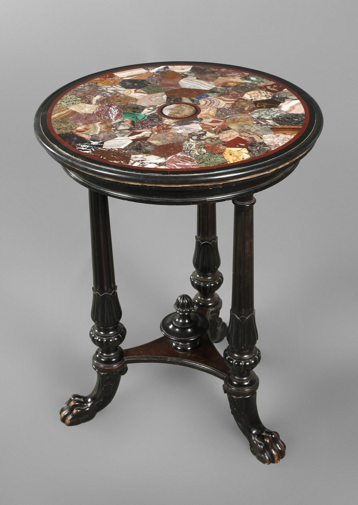 Tisch mit Mikromosaik