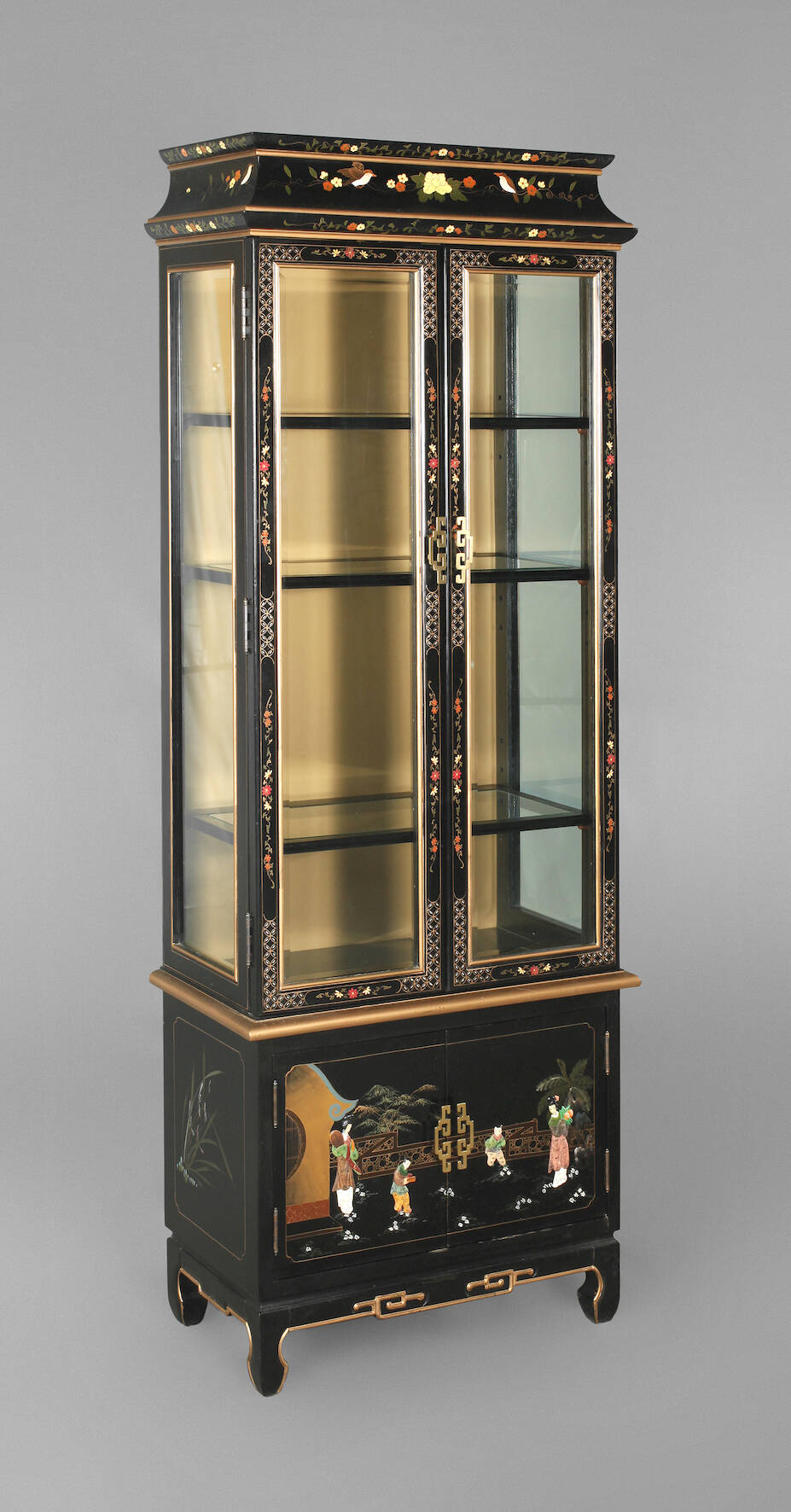 Vitrinenschrank mit Chinoiserien