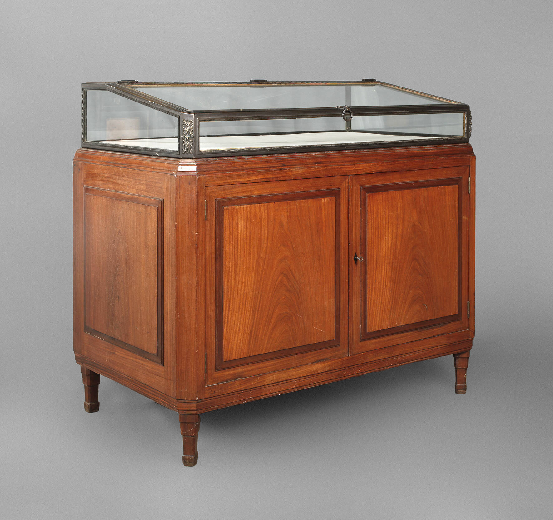 Großes klassizistisches Repositorium