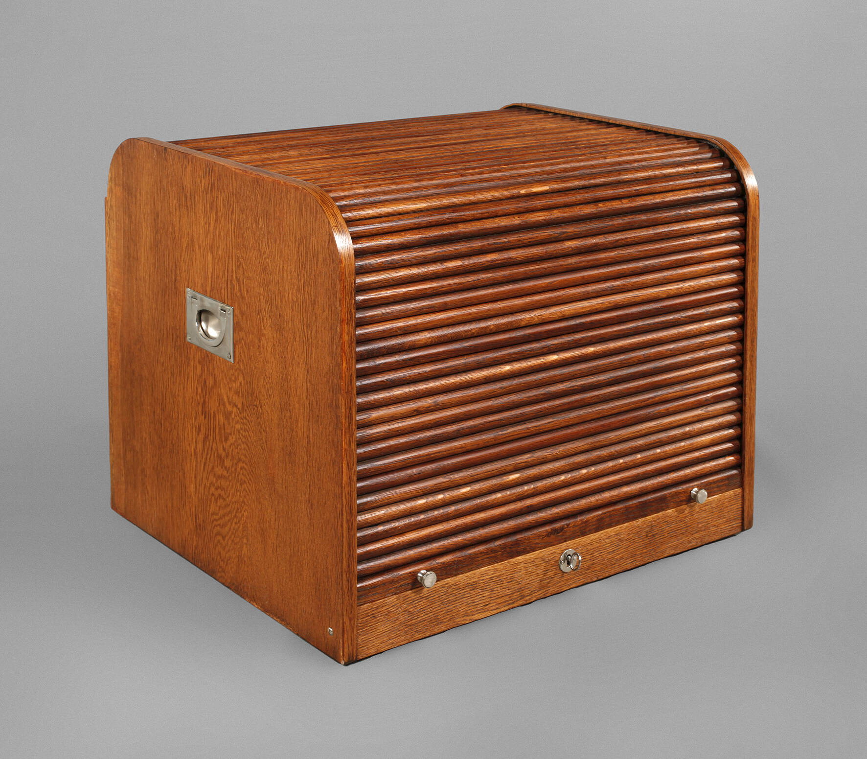 Besteckschrank mit Rolloverschluss