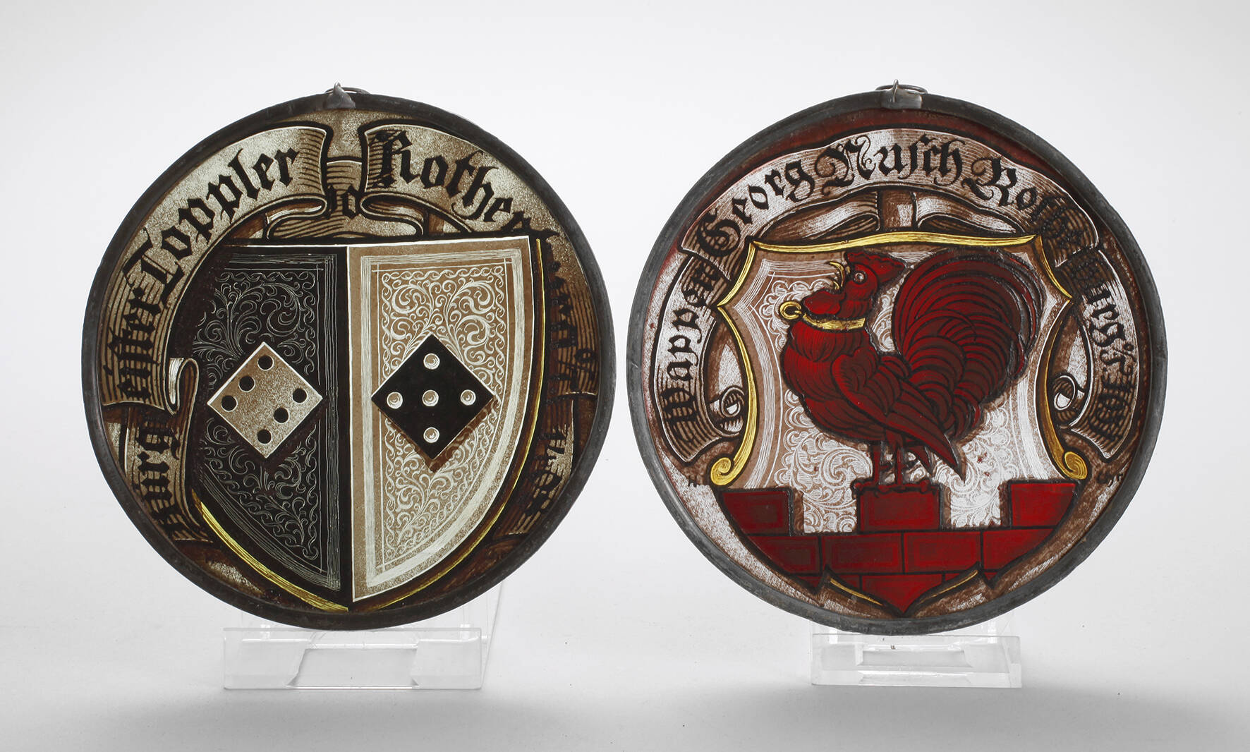 Zwei alte Bleiglasscheiben mit Emaillemalerei