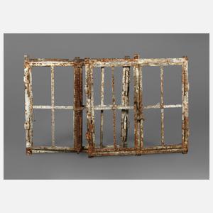 Zwei Industriefenster