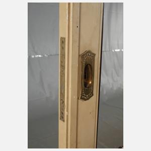 Zwei Blätter einer Schiebetür