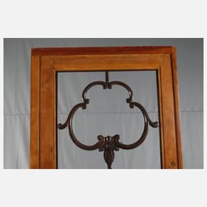 Zwei Blätter einer Schiebetür