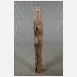 Geschnitzte Holzsäule