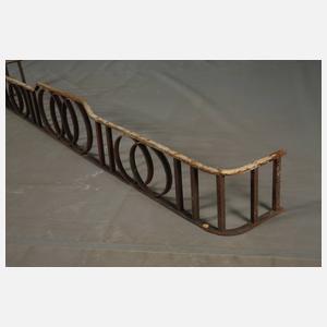 Ziergitter für einen Blumenkasten