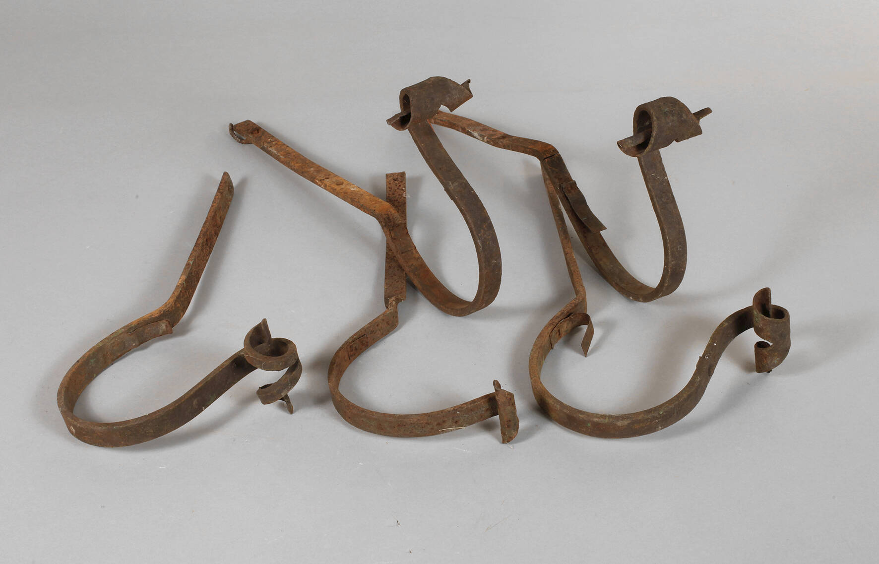 Fünf Dachrinnenhalter