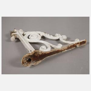 Drei Wandkonsolen Gusseisen