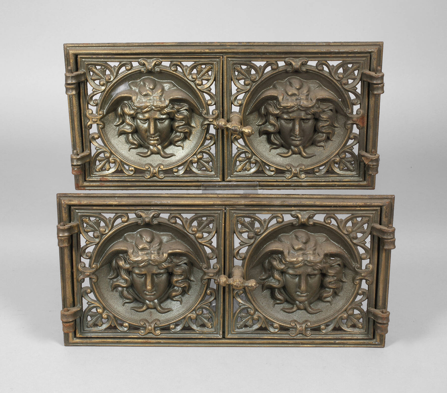 Zwei Ofentüren Jugendstil