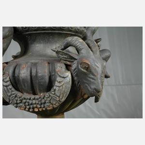 Große Amphore Eisenguss