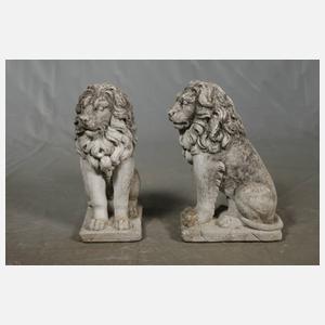 Paar sitzende Löwen