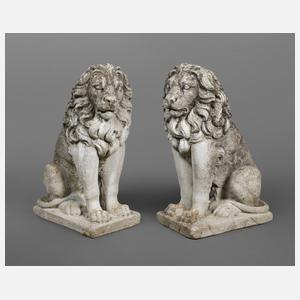 Paar sitzende Löwen